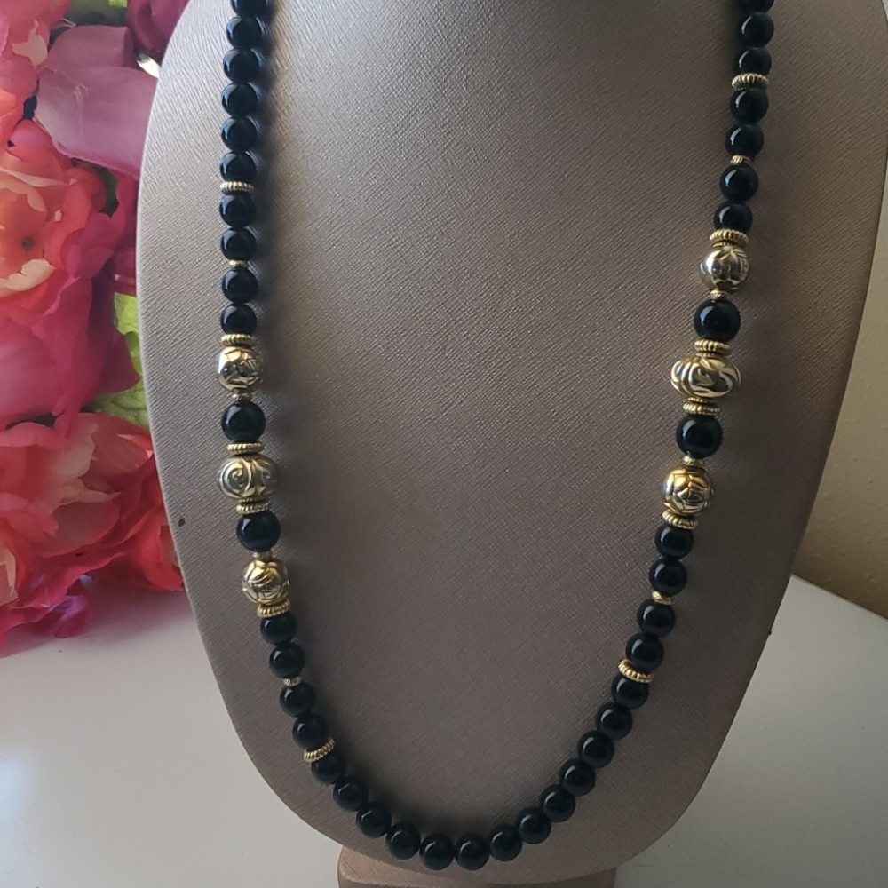 Black and gold bead necklace